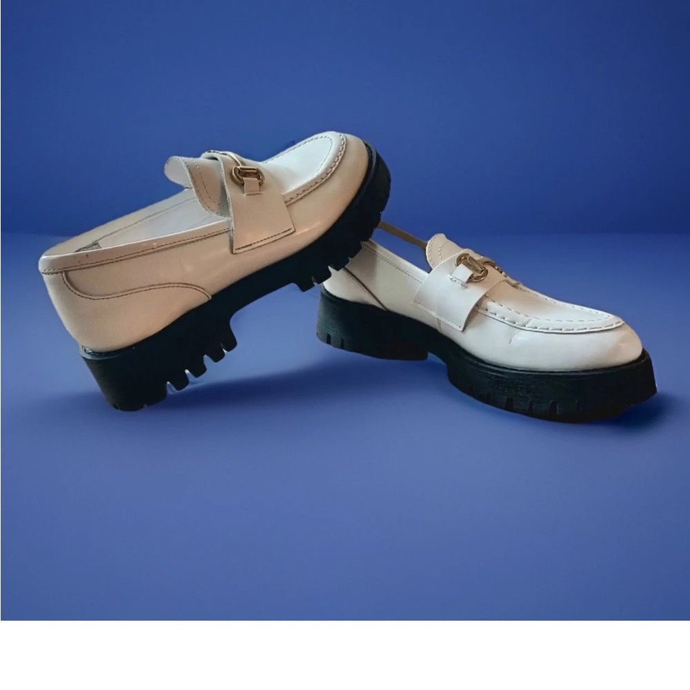 NWOB Steve Madden White Loafers W/Chunky Black Soles Size 9.5 Y2K 90’s Grunge